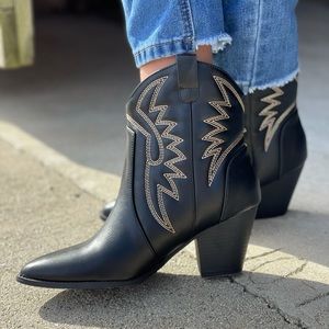 NWT Women’s Western Black Cowboy Boots